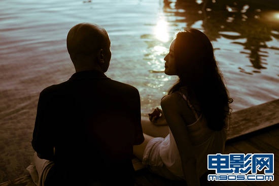 探秘電影中的浪漫床戲瞬間，最新花絮揭秘