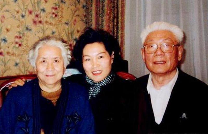 電影英雄兒女演員表大全